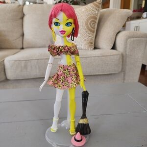 MGA Bratz Bratzillaz Glam Gets Wicked Switch-A-Witch Yellow Pink Clown Doll